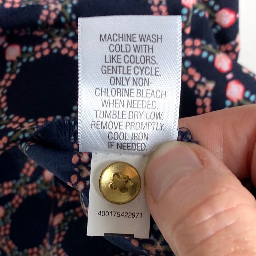 Croft & Barrow Women's Blue Button Up Top 1198 - Picture 6 of 6